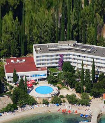 Ako tražite hotel na Pelješcu koji će vam ponuditi dobru atmosferu, zaklonjen položaj, čisto more i fenomenalan pogled na otoke, Orsan by Aminess je pravi hotel za Vas. Okružen bogatom vegetacijom i mnoštvom palmi, nudi prekrasan pogled na otok Korčulu i Pelješki kanal te stvara autentični doživljaj koji ćete zauvijek pamtiti.